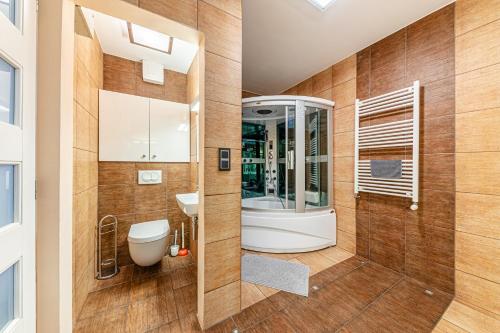 la dolce vita massage shower stay w ac balcony