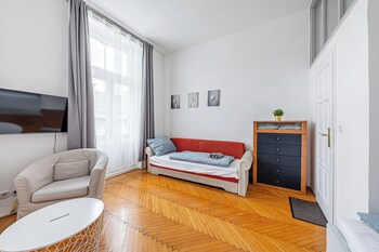 Urban Charm Studio,,2 star
