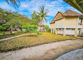 coral cove diani treehouses