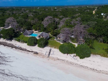 coral cove diani treehouses