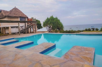 coral cove diani treehouses