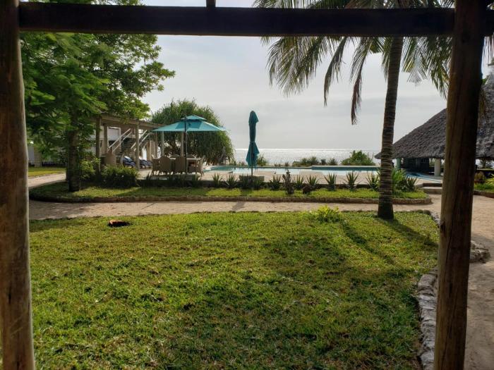 coral cove diani treehouses