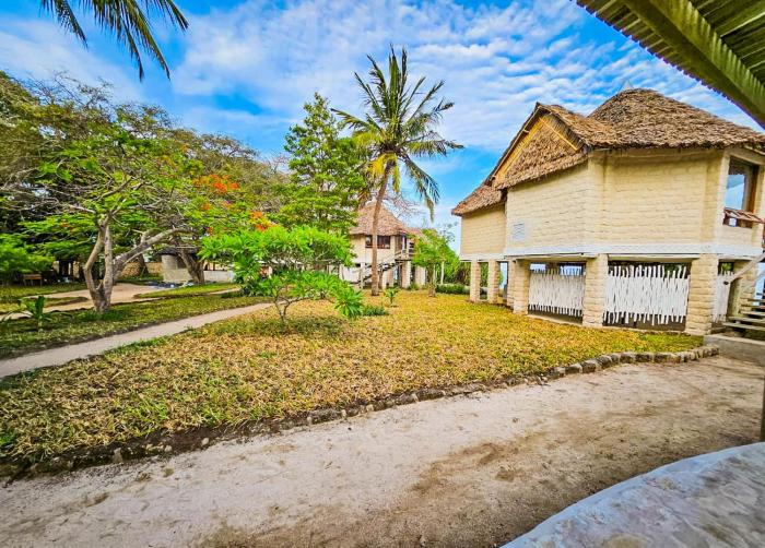 coral cove diani treehouses