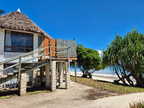 coral cove diani treehouses