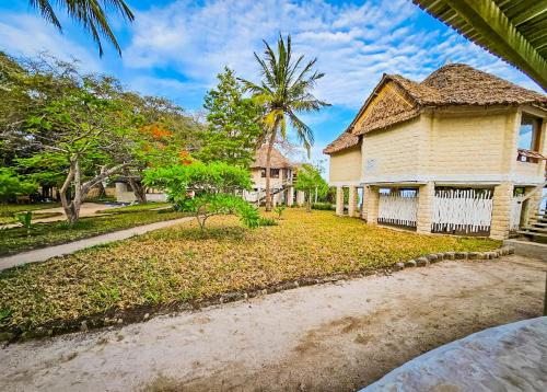 coral cove diani treehouses