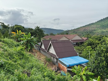 boreirom hill and lodge by jk6