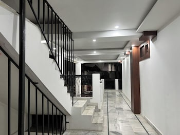 Hotel Annapurna Bhowali,,2 star