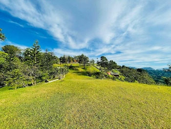 1193 Pinehall Farm Rizal,,2 star