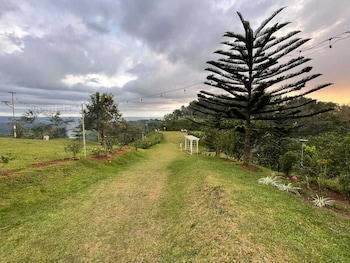 1193 Pinehall Farm Rizal,,2 star