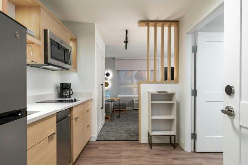 towneplace suites by marriott montreal airport