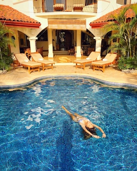 los altos de eros adults only