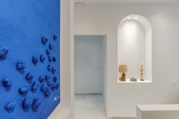 blue art suites