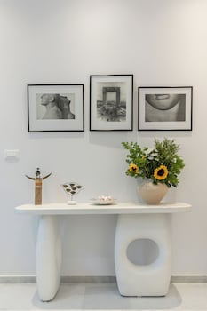 blue art suites