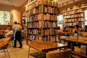 hotel libreria cafe de pombal