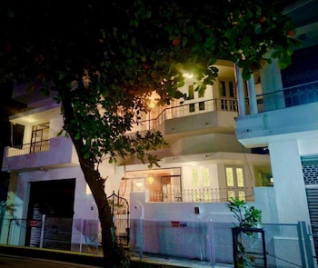 le french white villa
