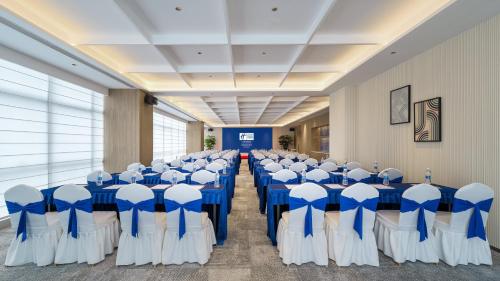 holiday inn express kunming dianchi rixin road by ihg