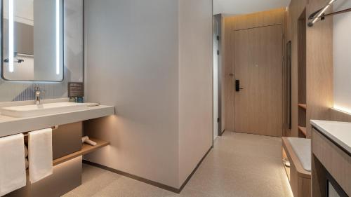 holiday inn express kunming dianchi rixin road by ihg