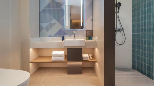 holiday inn express kunming dianchi rixin road by ihg