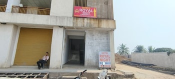 royal night guesthouse daman