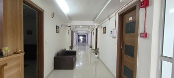 royal night guesthouse daman