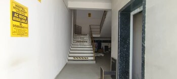 royal night guesthouse daman