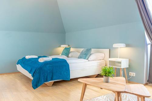 charming 2 apartments for extended stays