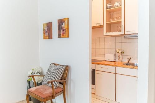 charming 2 apartments for extended stays