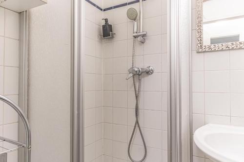 charming 2 apartments for extended stays