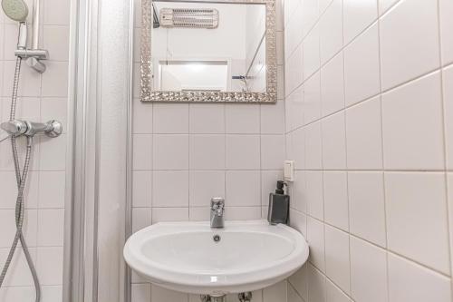 charming 2 apartments for extended stays