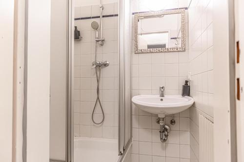 charming 2 apartments for extended stays