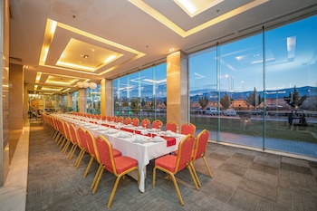 mcg hotels thermal spa convention center