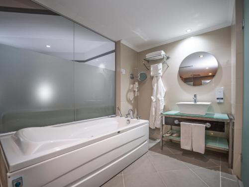 mcg hotels thermal spa convention center