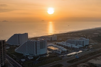 the light arena ocean tower