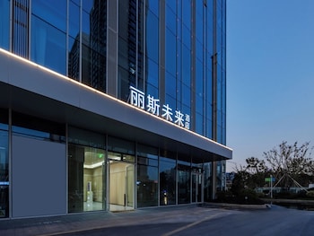 lisi future hotel