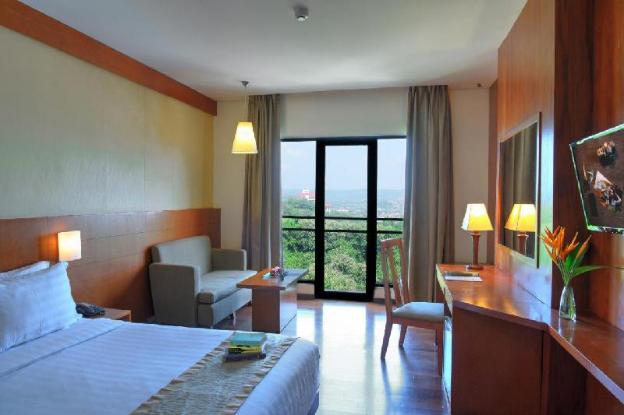 oak tree emerald hotel and conventions semarang