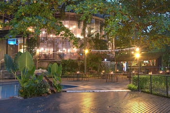 oak tree emerald hotel and conventions semarang