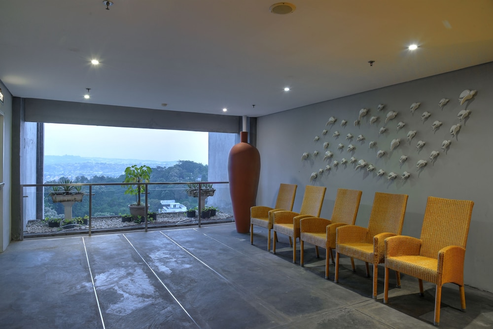 oak tree emerald hotel and conventions semarang