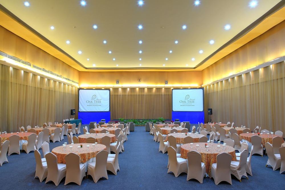 oak tree emerald hotel and conventions semarang