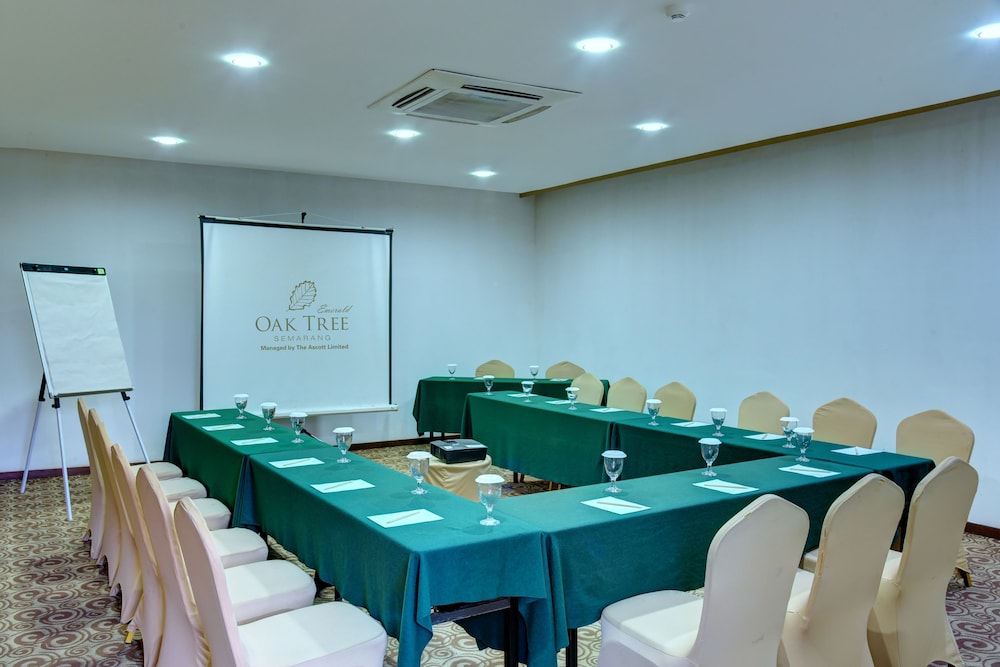 oak tree emerald hotel and conventions semarang