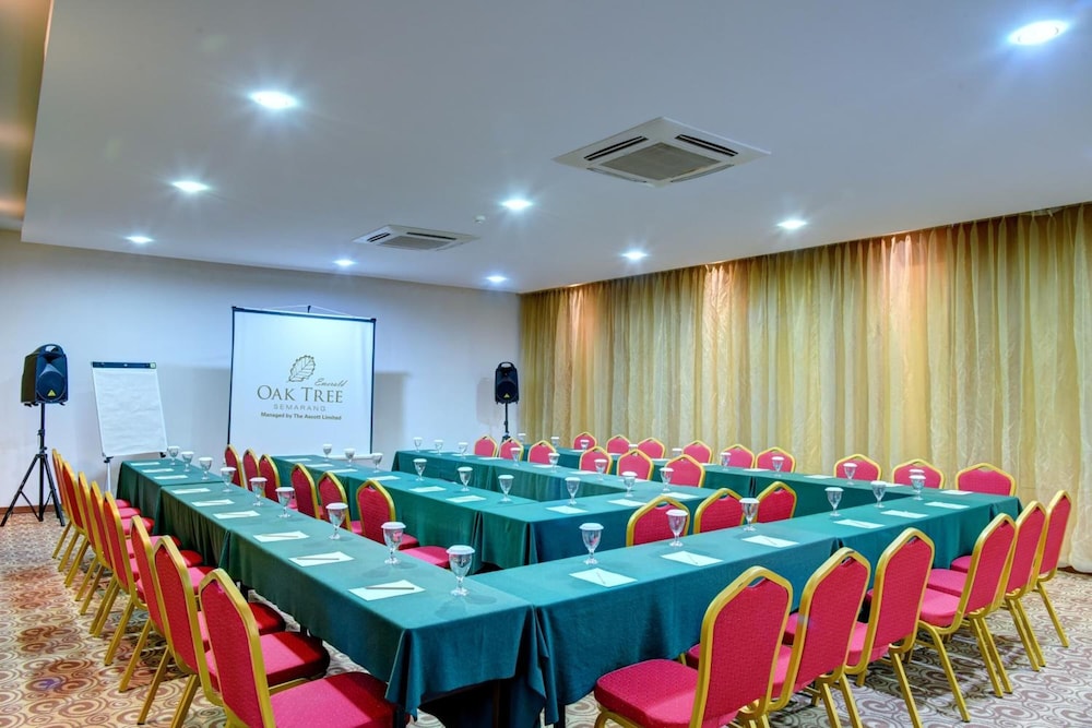 oak tree emerald hotel and conventions semarang