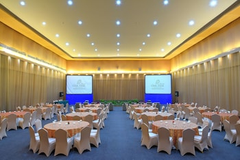 oak tree emerald hotel and conventions semarang