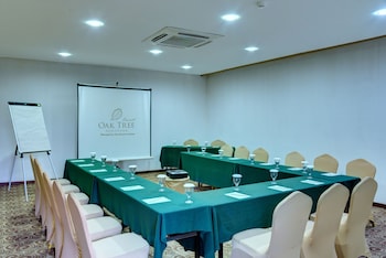 oak tree emerald hotel and conventions semarang