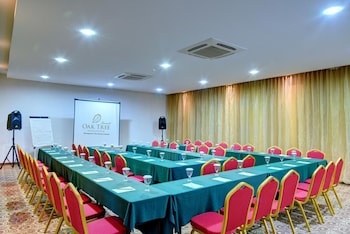 oak tree emerald hotel and conventions semarang