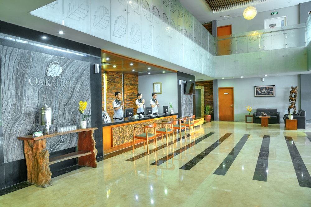 oak tree emerald hotel and conventions semarang