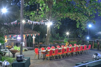 oak tree emerald hotel and conventions semarang