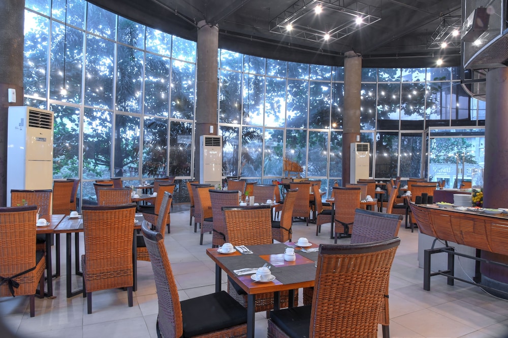 oak tree emerald hotel and conventions semarang