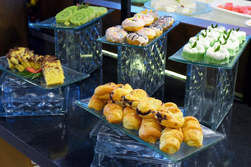 oak tree emerald hotel and conventions semarang