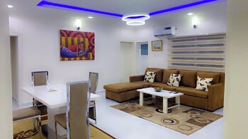 may gold hotel and apartment