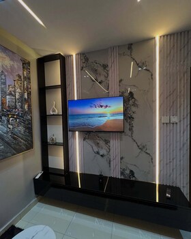 may gold hotel and apartment