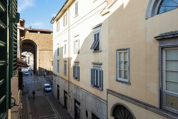 lotus san frediano by mmega